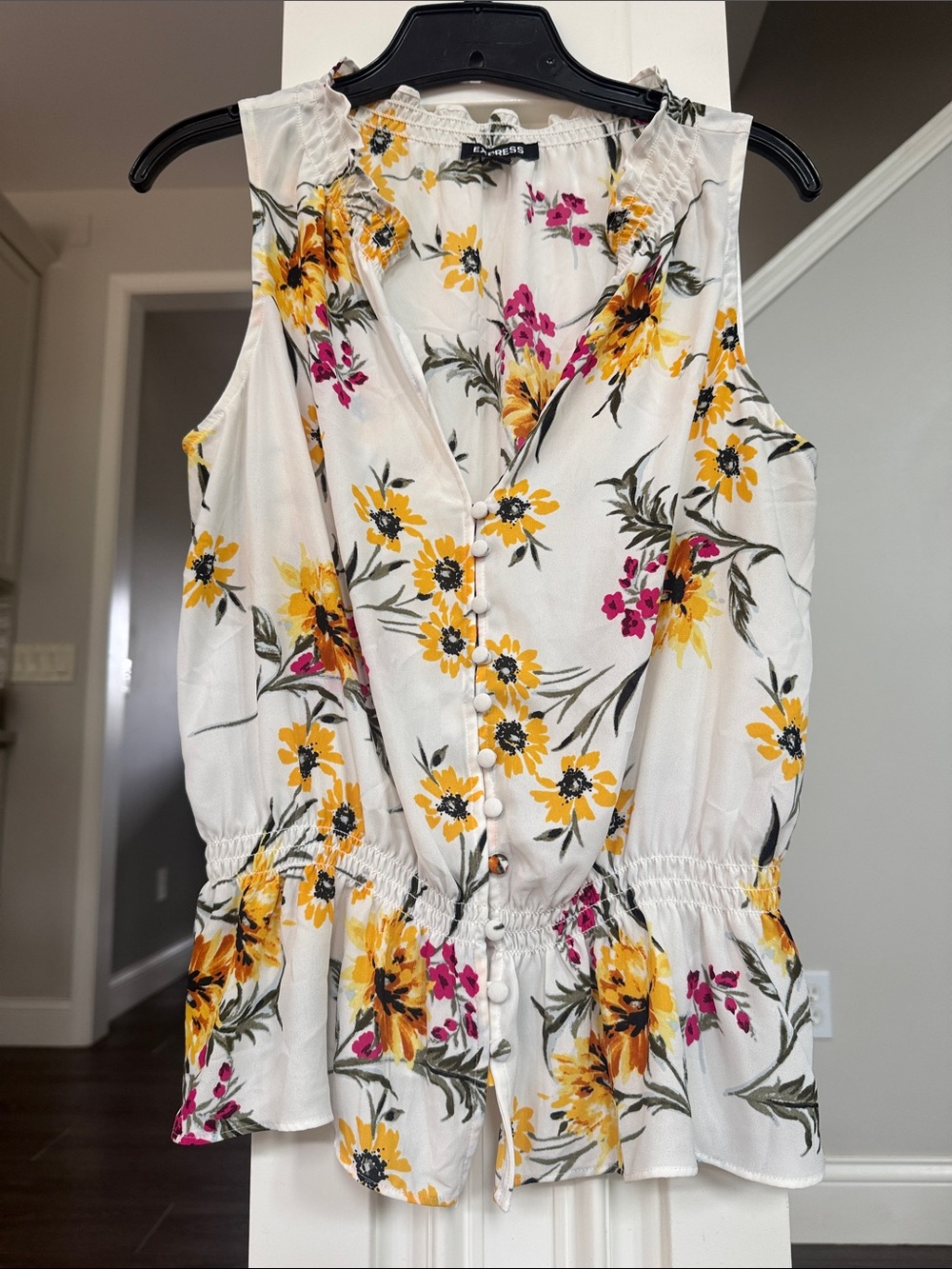 Express White Floral Button-Front V Neck Sleeveless Blouse Like New Small